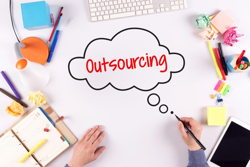 Outsourcing cloud